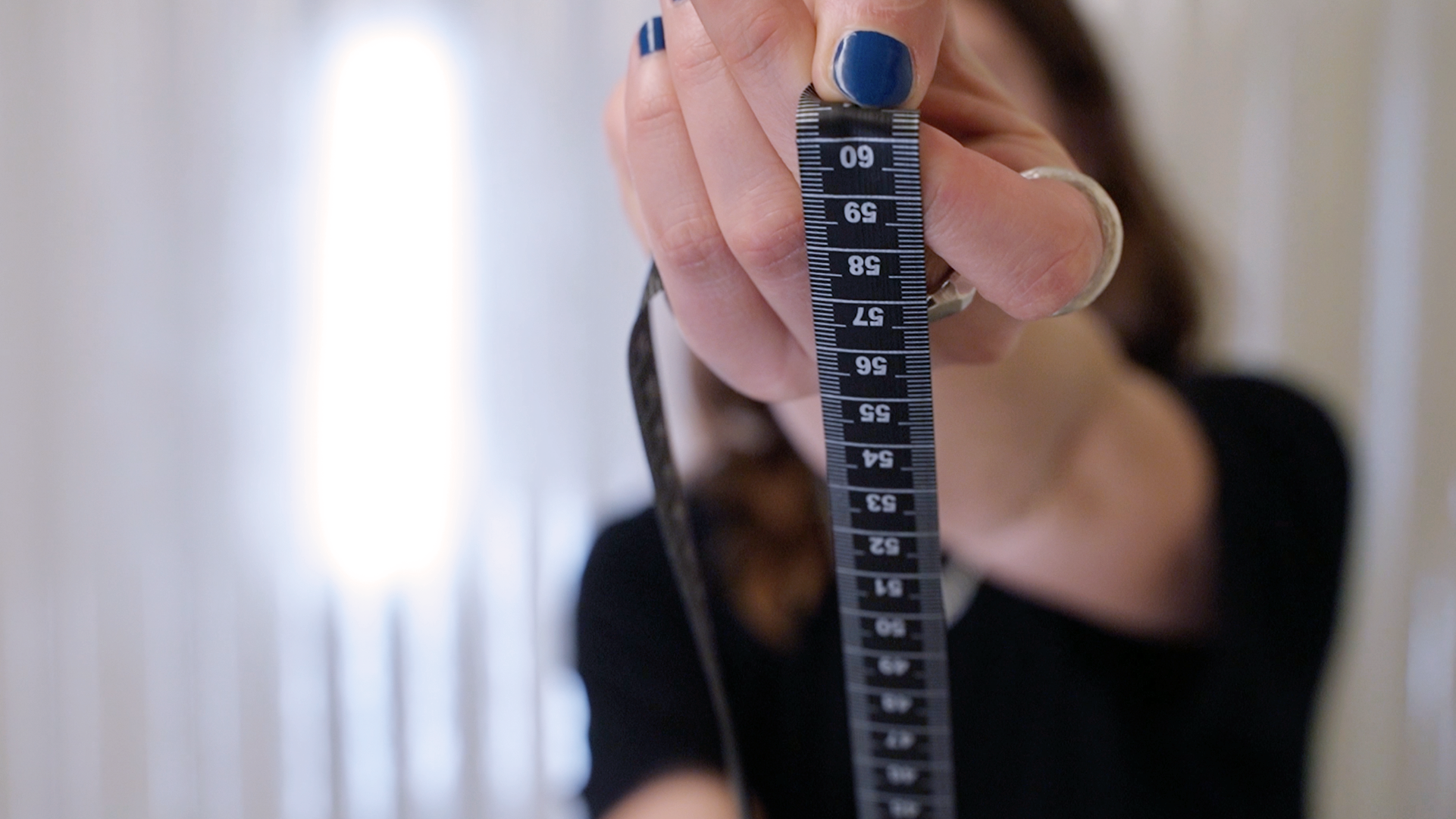 How to meassure your head size to fint the perfect hat fit and size. SoonNoon hats in Stockholm. Custom design your dream hat with SoonNoon Hats. All hats are handmade.