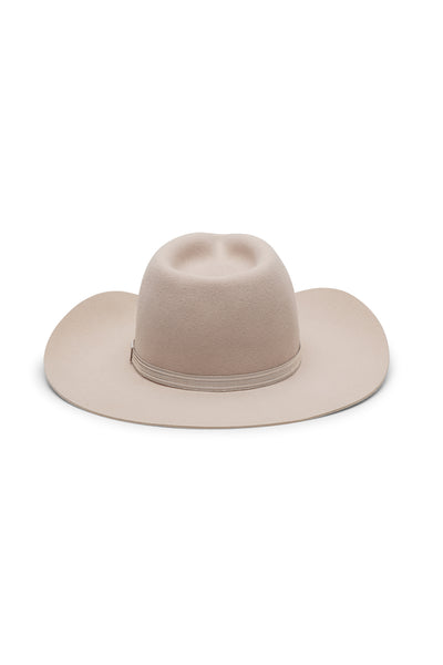 Unisex beige western fur felt hat with flanged wide brim and fedora pinch, handcrafted by SoonNoon in Stockholm