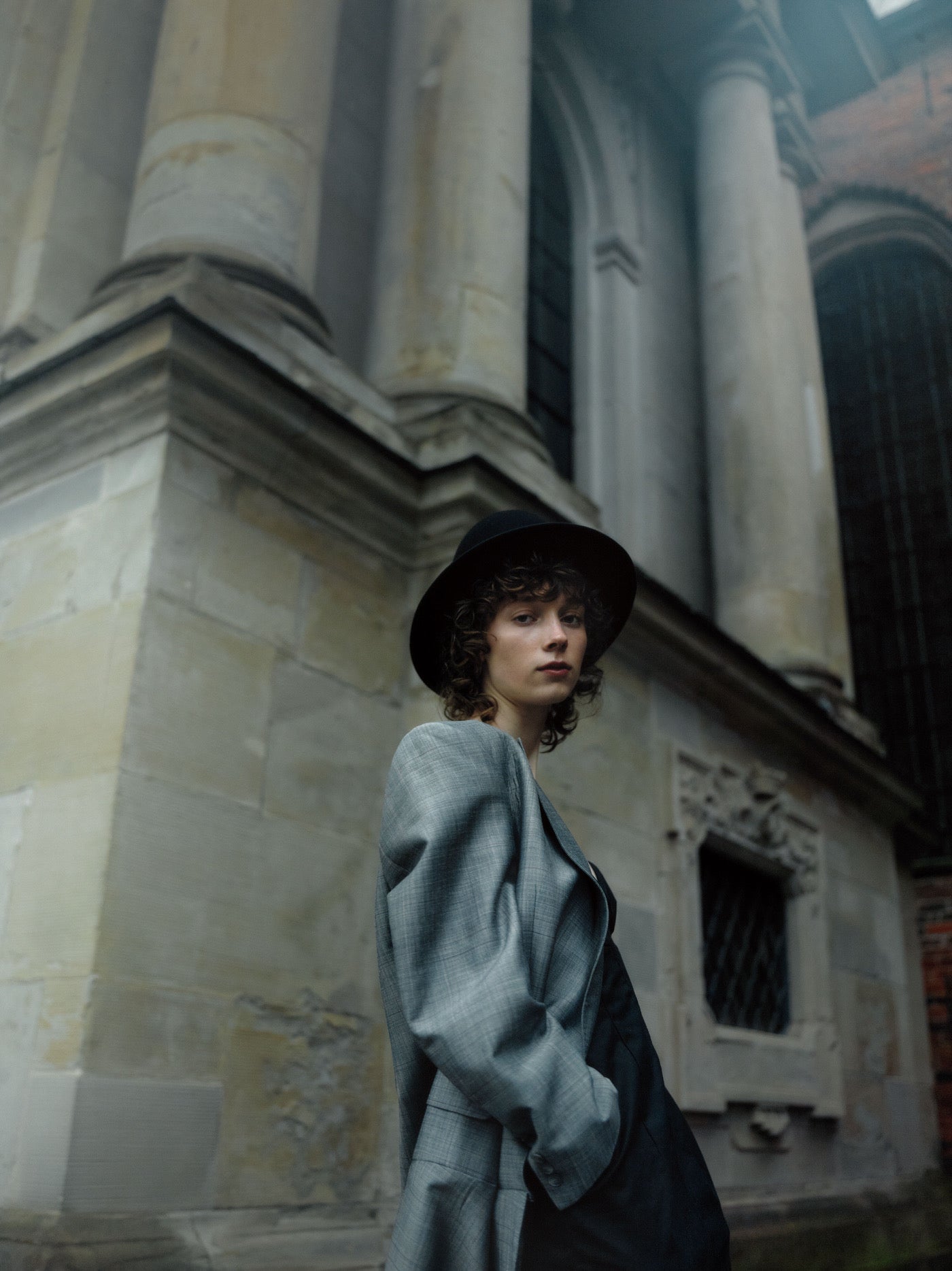 Black hat in 100% fur felt with a medium brim and round crown. Hand made in Stockholm for editorial in Vouge Scandinavia Magazine. Unisex hat style for men and women.