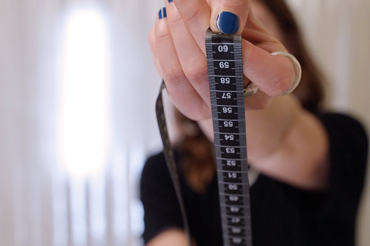 How to meassure your head size to fint the perfect hat fit and size. SoonNoon hats in Stockholm. Custom design your dream hat with SoonNoon Hats. All hats are handmade.