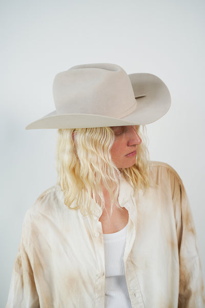 Unisex beige fur felt cowboy hat with a wide brim, self-fabric band, silver. stud detail and center crease, handcrafted by SoonNoon in Stockholm