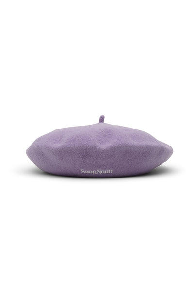 Lilac beret hat in 100% wool felt. One size. Unisex hat style in various sizes and colors. We ship worldwide. Shop now.