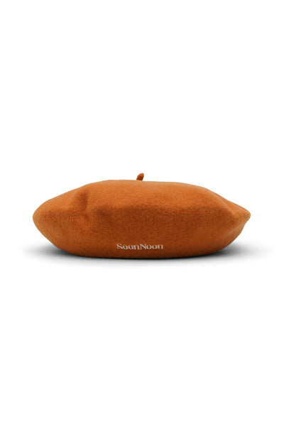 Orange beret hat in 100% wool felt. One size. Unisex hat style in various sizes and colors. We ship worldwide. Shop now.