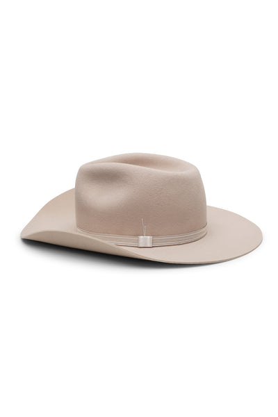 Beige western 100% fur felt hat with flanged wide brim and fedora pinch. Vintage silver band detail. Unisex hat style in various sizes and colors. We ship worldwide. Shop now. Each SoonNoon hat is handmade with unique character in Stockholm, Sweden.