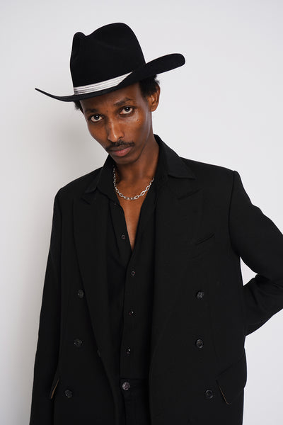 Black western 100% fur felt hat with flanged wide brim and fedora pinch. Vintage silver band detail. Unisex hat style in various sizes and colors. We ship worldwide. Shop now. Each SoonNoon hat is handmade with unique character in Stockholm, Sweden.