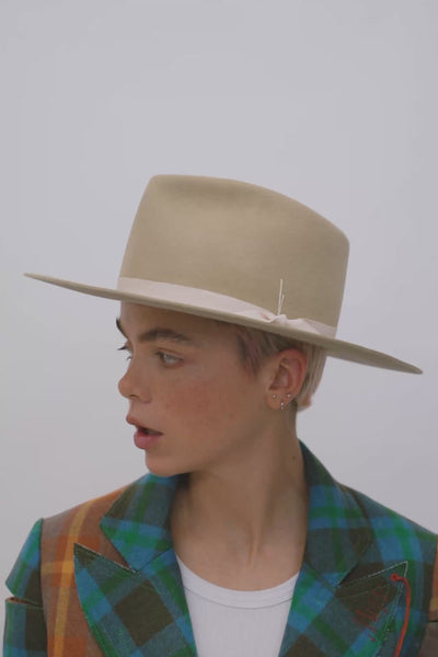 Beige fedora felt hat with teardrop crown, handcrafted by SoonNoon in Stockholm