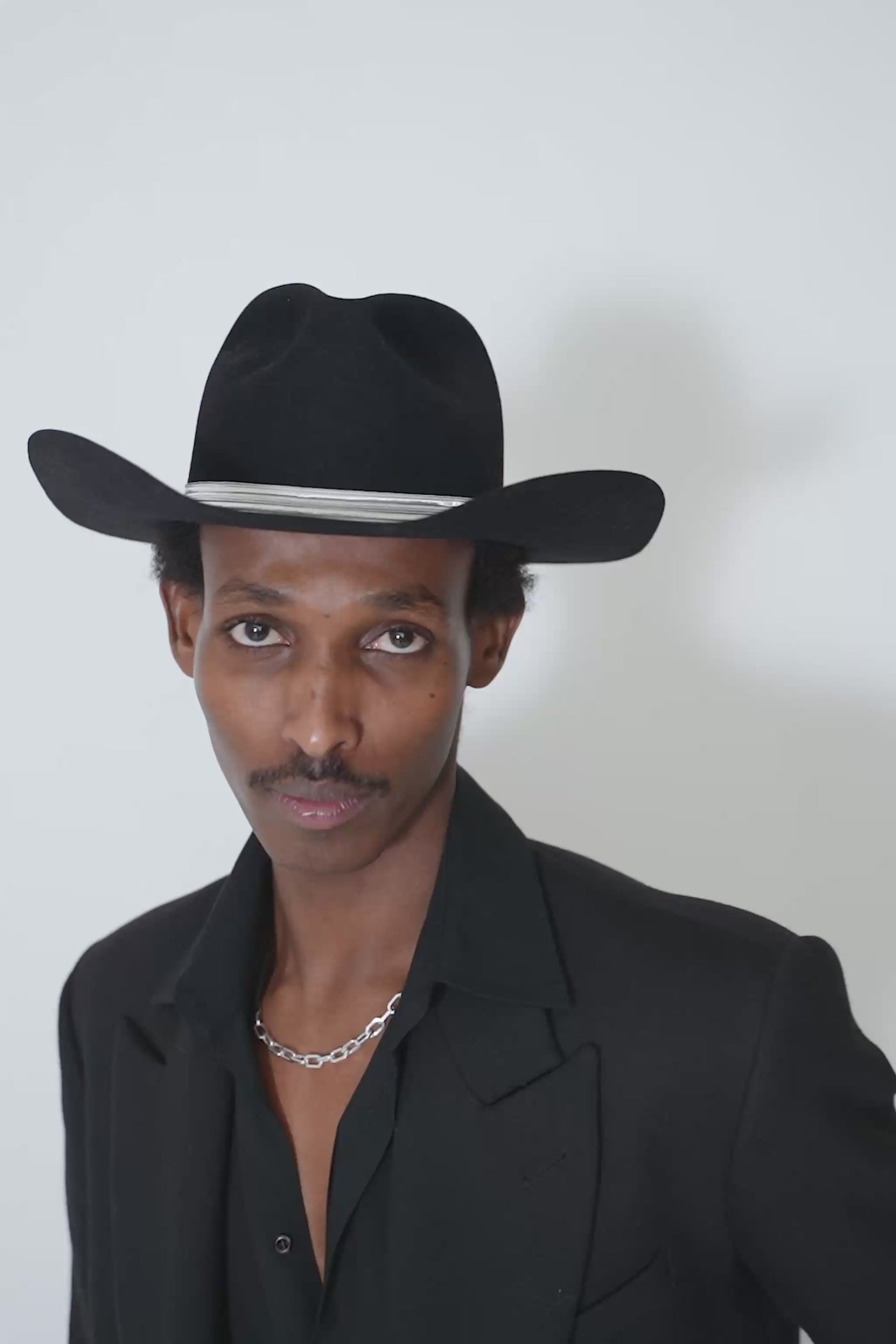 black cowboy felt hat with fedora crease, handmade in stockholm by soonnoon