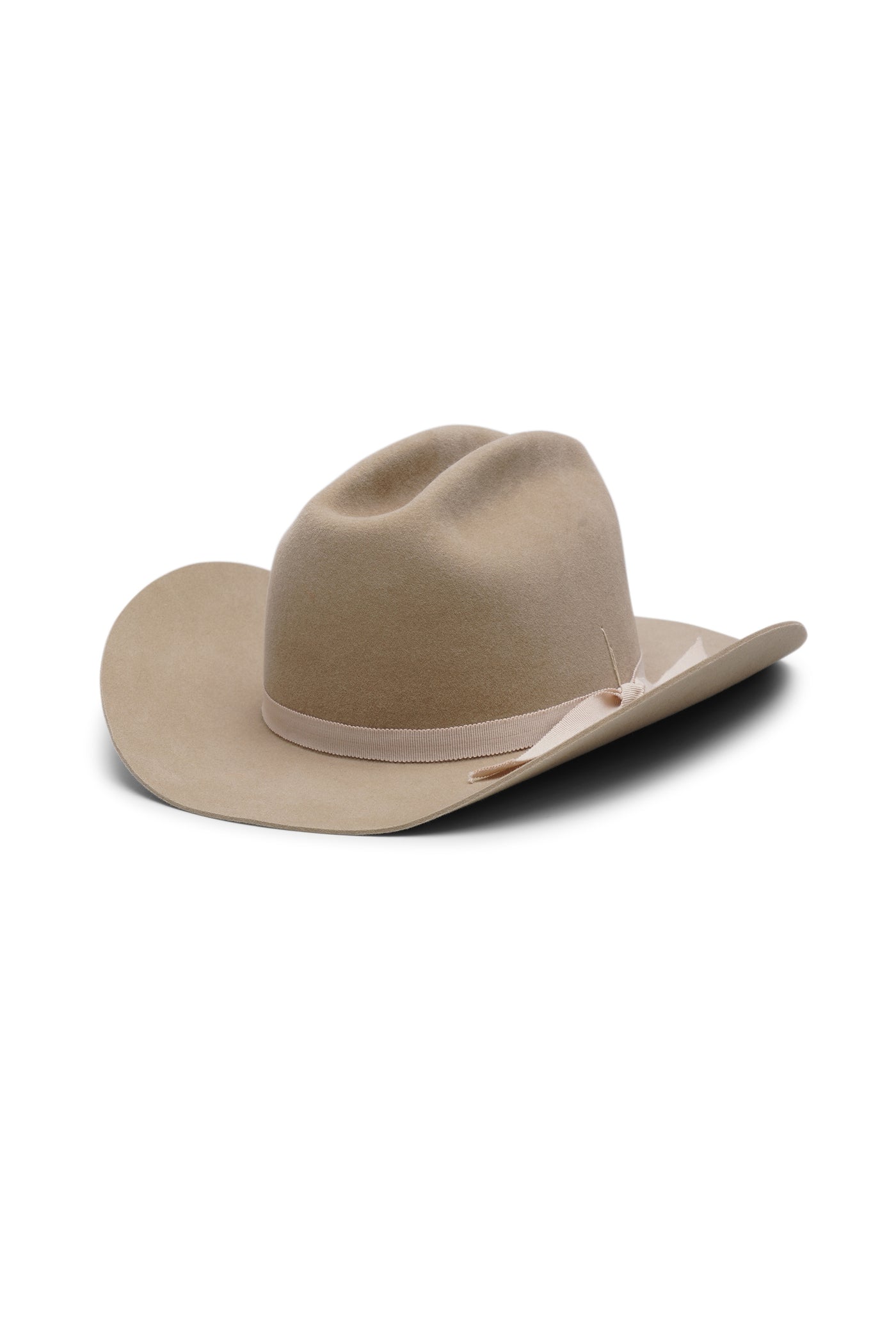 Beige cowboy 100% fur felt hat with a wide brim and center crease. Beige ribbon. Unisex hat style in various sizes and colors. We ship worldwide. Shop now. Each SoonNoon hat is handmade with unique character in Stockholm, Sweden.